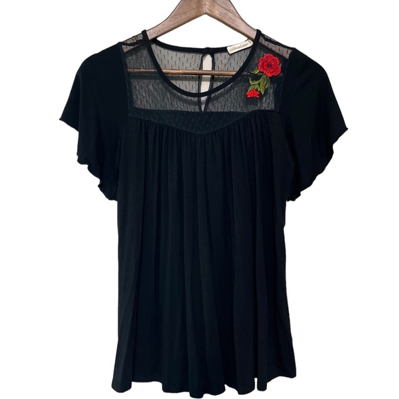 pebble and stone Tops - Pebble and Stone Black Top With Lace and Red  Flowers Size Medium